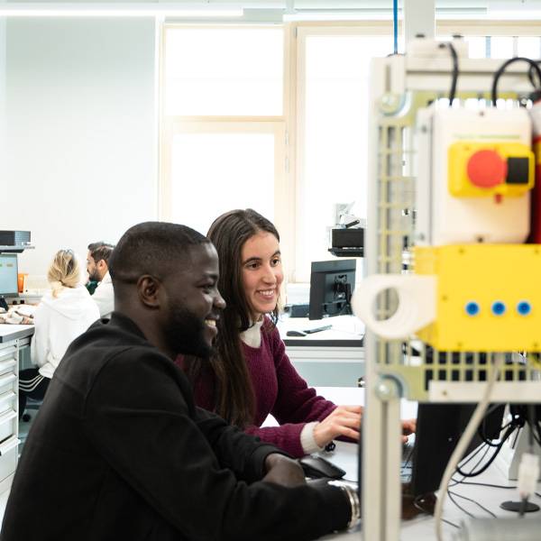 IUT DE ROANNE : DES FORMATIONS QUI OUVRENT TOUTES LES PORTES, DE L’EMPLOI AUX GRANDES ÉCOLES !